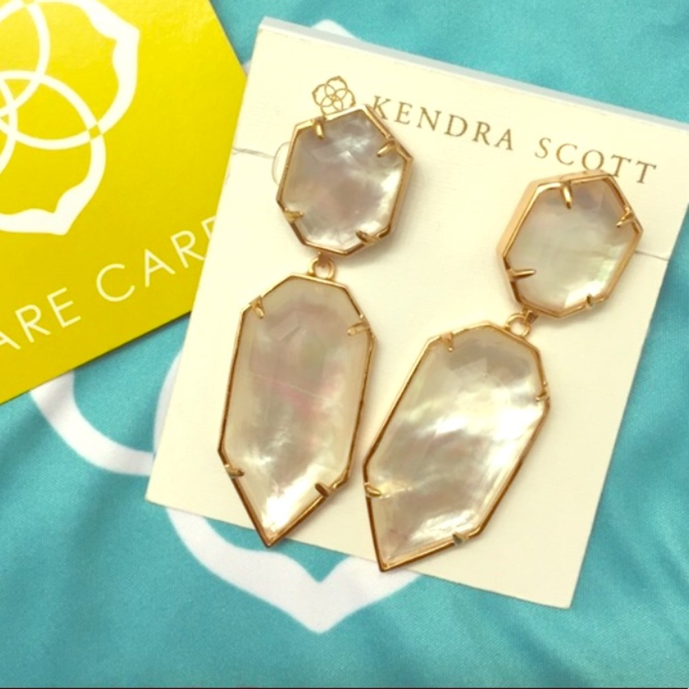 HTF Kendra Scott Perla Earrings mother of Pearl